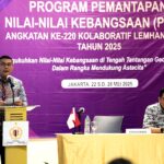 Wamen Ossy saat menjadi pembicara dalam Program Pemantapan Nilai-Nilai Kebangsaan (PPNK) Angkatan ke-220 Kolaboratif Lemhannas RI 2025, yang digelar di AONE Hotel, Jakarta, Jumat (23/05/2025). (Sumber: atrbpn.go.id)