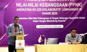 Wamen Ossy saat menjadi pembicara dalam Program Pemantapan Nilai-Nilai Kebangsaan (PPNK) Angkatan ke-220 Kolaboratif Lemhannas RI 2025, yang digelar di AONE Hotel, Jakarta, Jumat (23/05/2025). (Sumber: atrbpn.go.id)