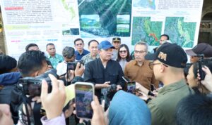 Kementerian Agraria dan Tata Ruang/Badan Pertanahan Nasional (ATR/BPN) kembali menyerahkan 811 Sertipikat hasil program Konsolidasi Tanah, di Kantor Lurah Parangtritis, Kabupaten Bantul, D.I. Yogyakarta, Sabtu (10/05/2025). (Sumber: atrbpn.go.id)