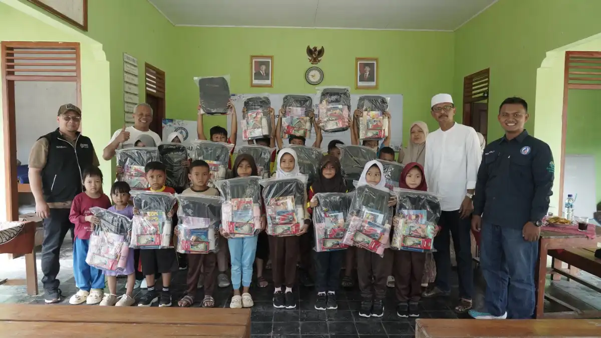 BRI melalui YBM BRILiaN Salurkan Zakat untuk Air Bersih dan Pendidikan di Jawa Barat
