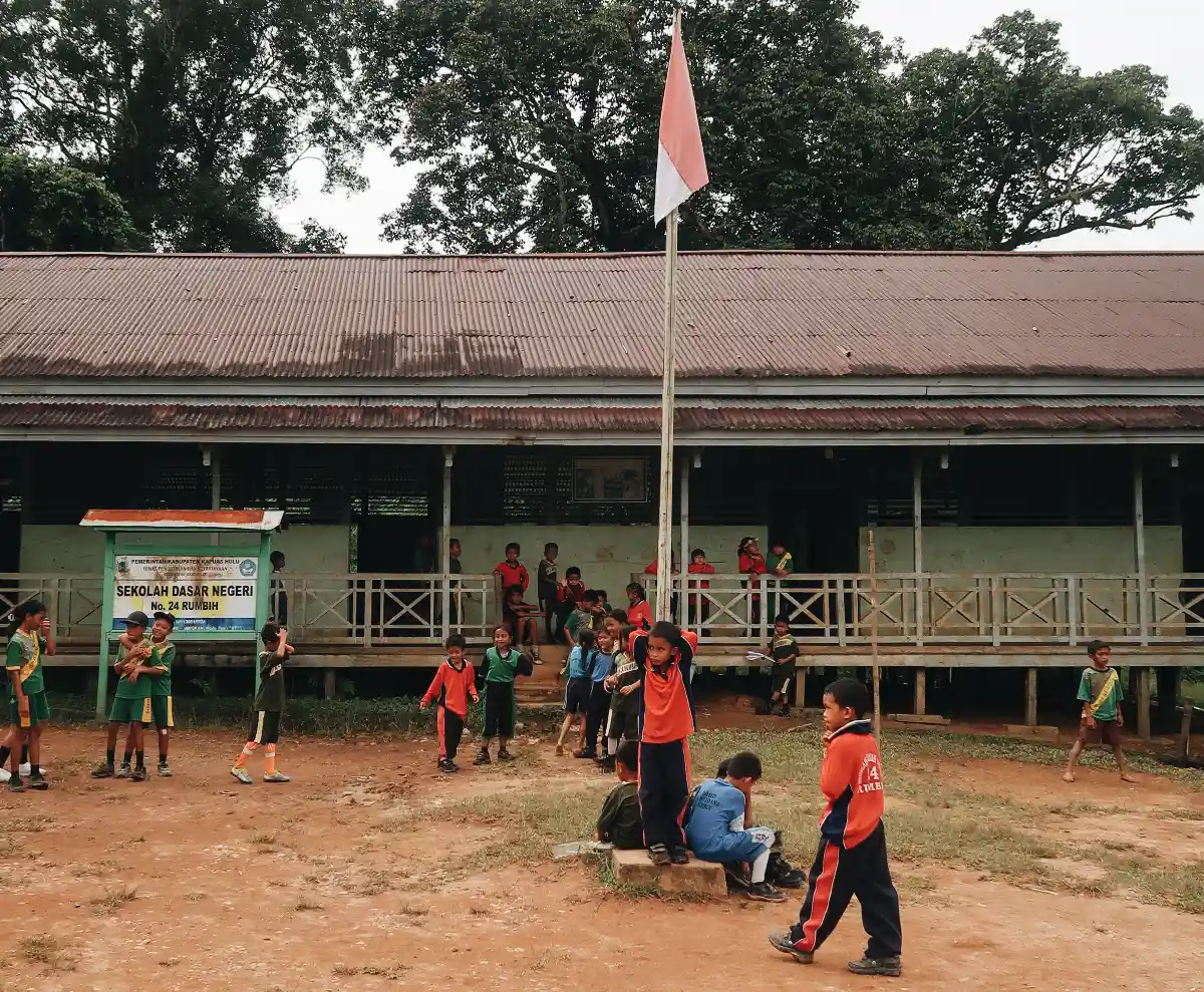 Rayakan Sumpah Pemuda, TUKU Donasikan Furnitur Daur Ulang untuk Siswa SDN 24 Rumbih Kalimantan Barat Rayakan Sumpah Pemuda, TUKU Donasikan Furnitur Daur Ulang untuk Siswa SDN 24 Rumbih Kalimantan Barat