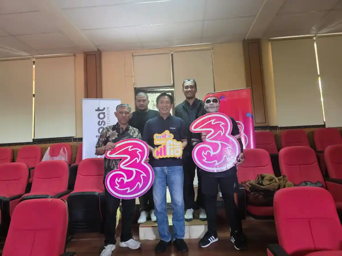 Jangkau Hingga 98 Persen Masyarakat Jawa Barat, Tri Berikan Pengalaman Digital Terbaik dengan Produk Lebih Hemat, Sinyal Cepat Jangkau Hingga 98 Persen Masyarakat Jawa Barat, Tri Berikan Pengalaman Digital Terbaik dengan Produk Lebih Hemat, Sinyal Cepat