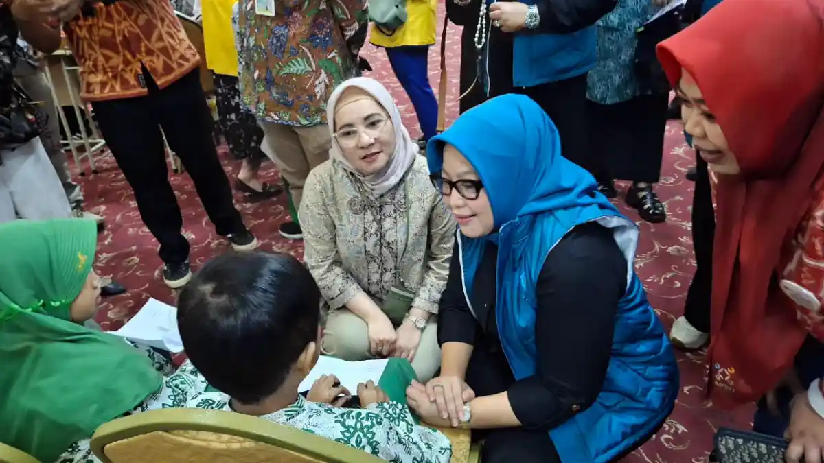 (DP3AKB) Jawa Barat bersama TP PKK Jawa Barat Luncurkan Program Pemeriksaan Kesehatan Mata dan Pembagian Kacamata Gratis bagi Anak-anak SD dan menengah di Jabar