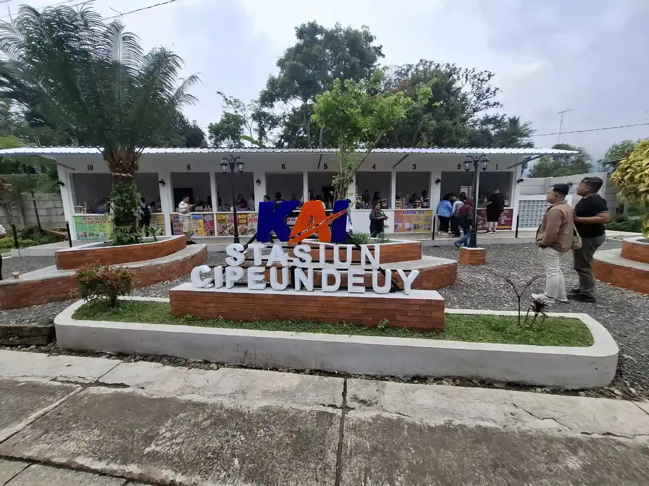 KAI Daop 2 Bandung Sediakan Area Kios Khusus Pedagang di Stasiun Cipeundeuy