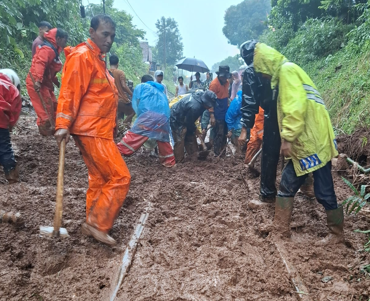 Keselamatan Jadi Prioritas, KAI Daop 2 Bandung Hentikan Perjalanan KA Imbas Gangguan Jalur Purwakarta–Ciganea