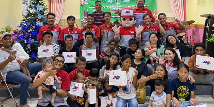 Rayakan Natal 2025, JNE Hadirkan Aksi Sosial hingga Promo Ongkir Spesial