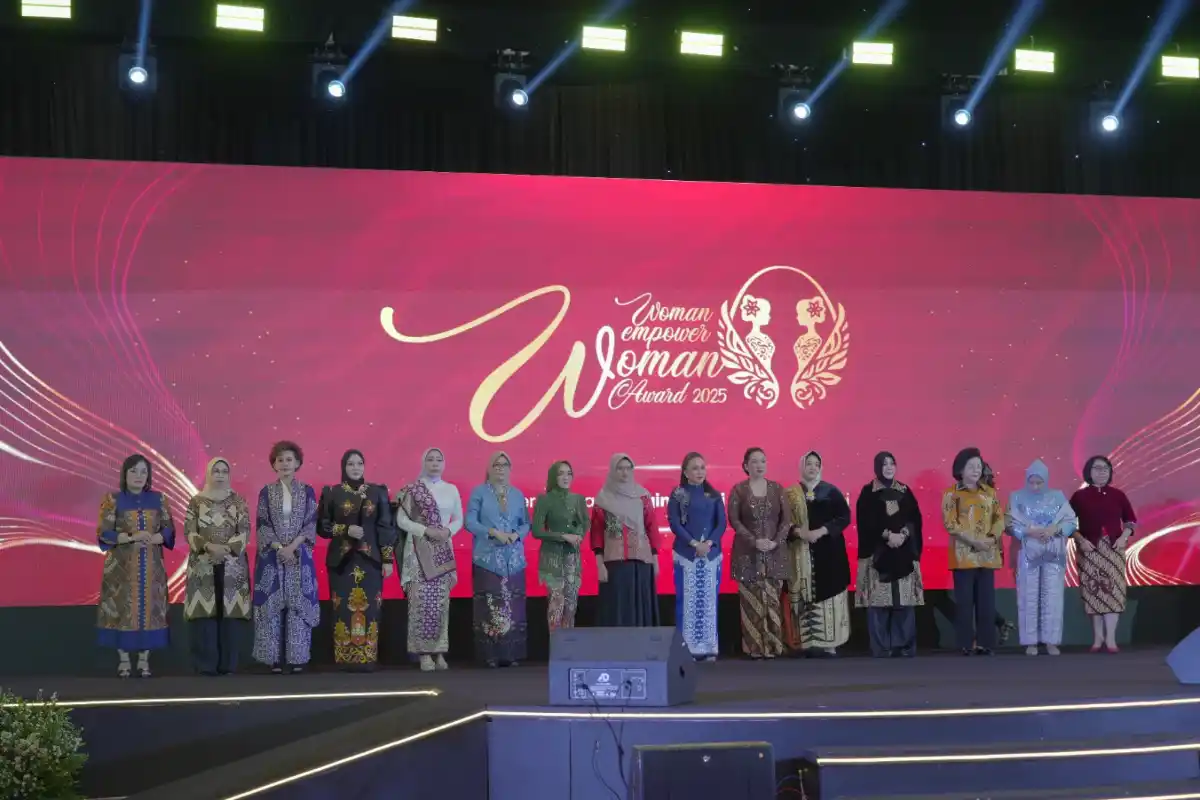 Direktur Pemasaran Bio Farma Raih Women Empower Women Awards 2025