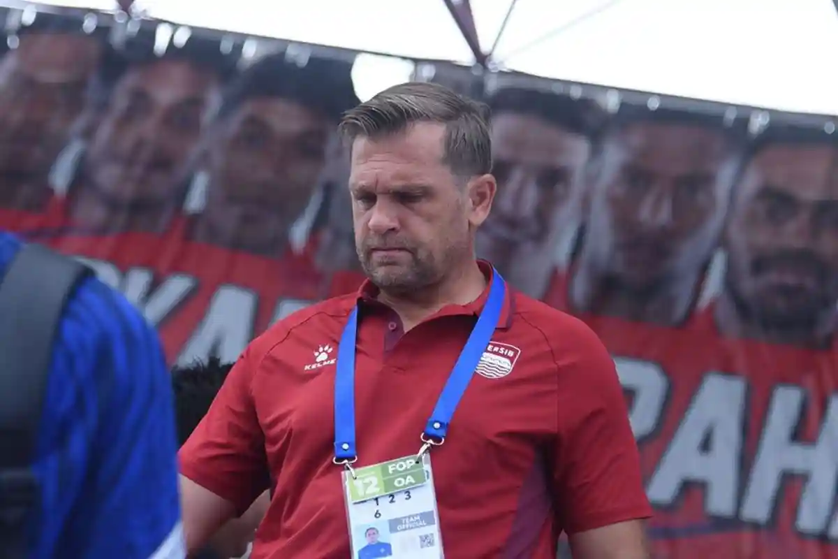 Igor Tolic kecewa setelah PERSIB kalah 0-2 dari Malut United di Stadion Kie Raha Ternate. Padatnya jadwal dan perjalanan jauh jadi sorotan.