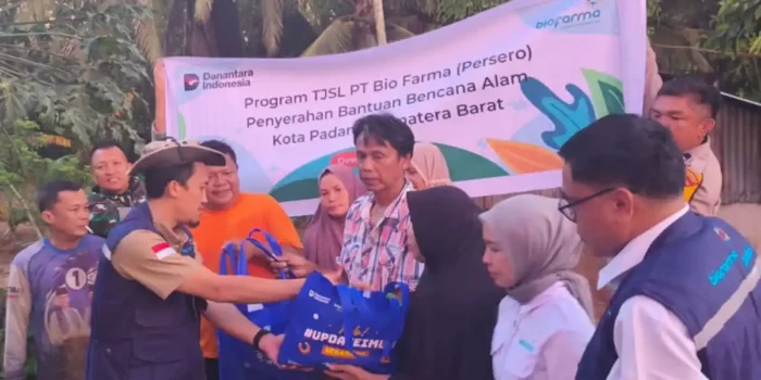 Bio Farma Group Berikan Bantuan untuk Korban Banjir Bandang dan Tanah Longsor di Sumatera Barat