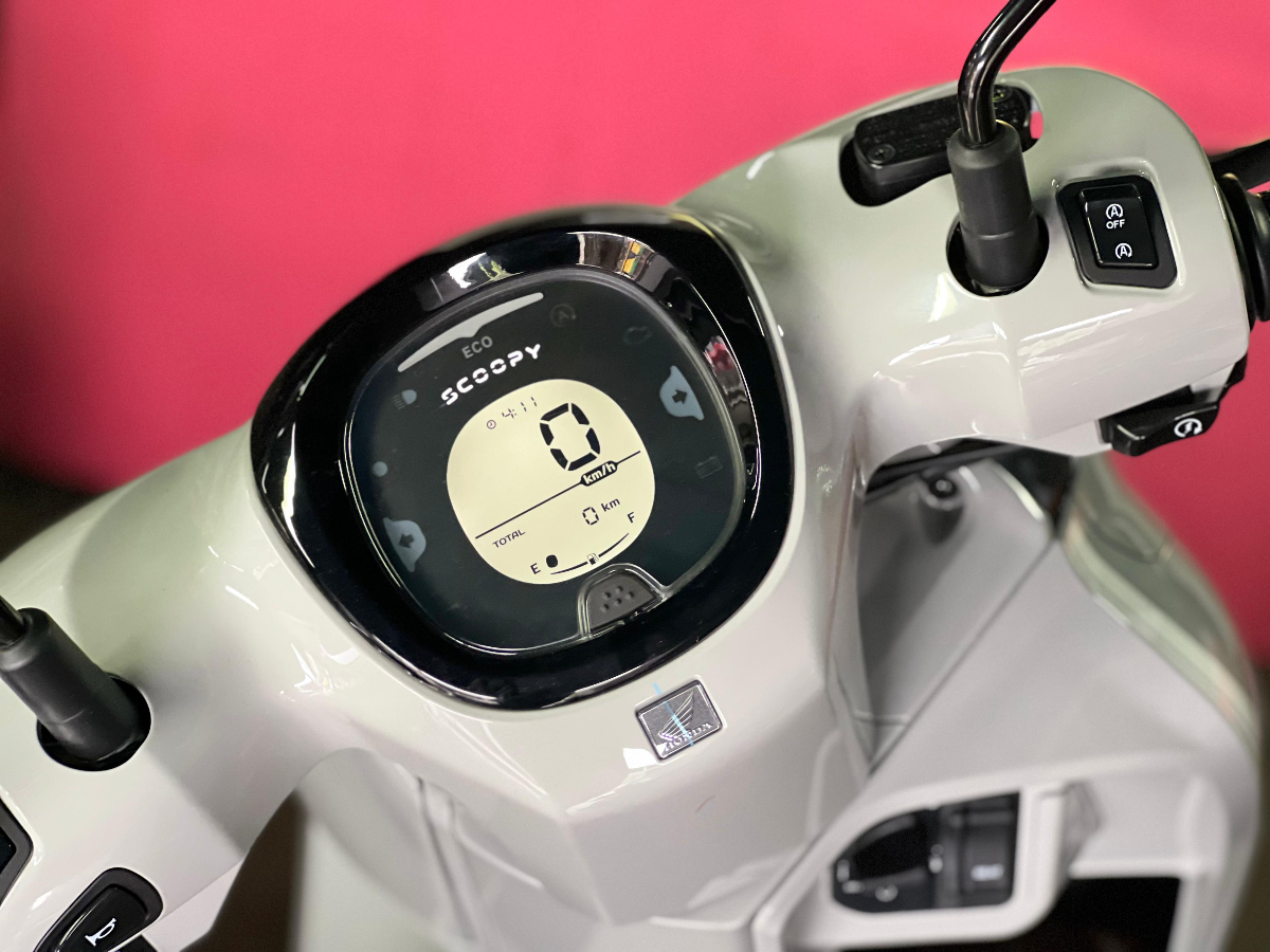 Cara setting jam digital Honda Scoopy terbaru dengan langkah sederhana. Cocok untuk pemula, tanpa perlu ke bengkel.