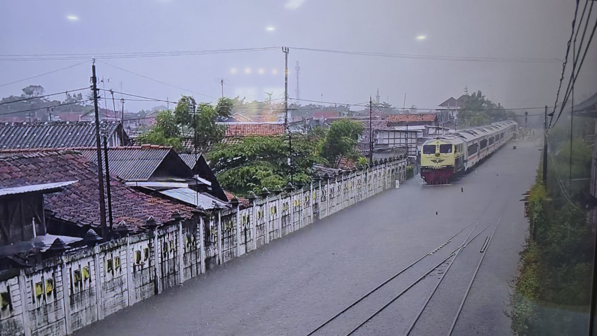 KAI Daop 2 Bandung Batalkan Perjalanan KA Ciremai Dampak Banjir di Wilayah Daop 4 Semarang