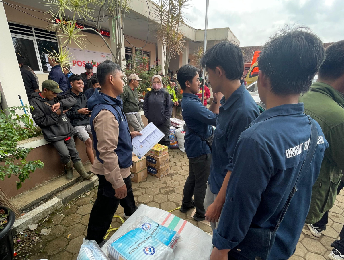BRI Melalui YBM BRILiaN Salurkan Bantuan bagi Penyintas Longsor di Cisarua, Bandung Barat