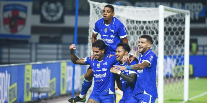 Hasil akhir Persib vs Madura United 5-0 di GBLA. Tanque cetak dua gol, Maung Bandung makin kokoh di puncak klasemen.