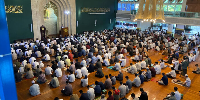 7 masjid di Bandung yang nyaman untuk iktikaf Ramadan, lengkap dengan fasilitas sahur, kajian Islam, dan kapasitas jamaah besar.