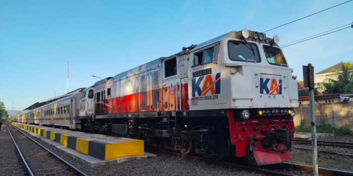 KA Siliwangi Jadi Primadona Lebaran 2026, Okupansi Tembus 201% di Lintas Cipatat–Sukabumi