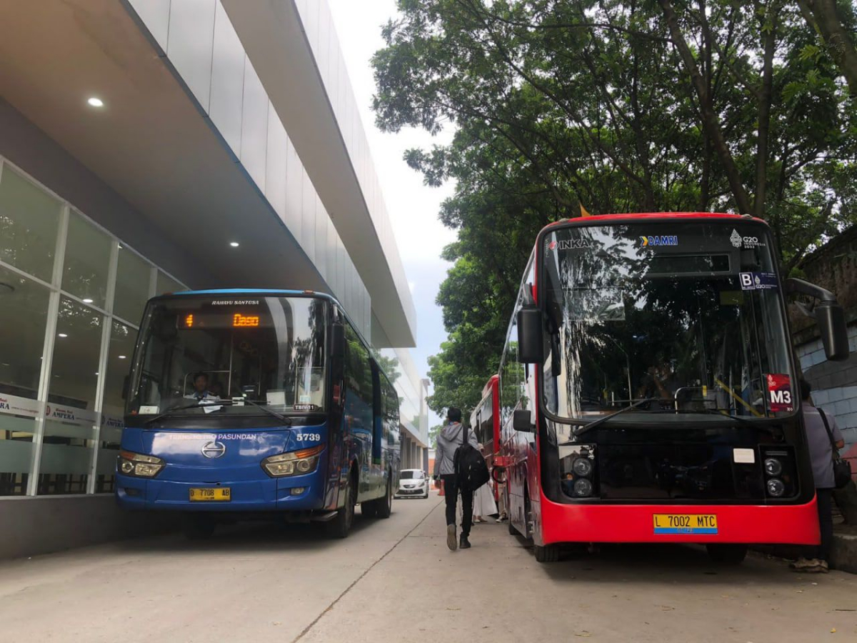 Dishub Kota Bandung mulai membangun ratusan halte BRT yang tersebar di 22 kecamatan sebagai bagian dari pengembangan transportasi massal.