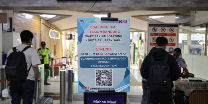KAI Daop 2 Bandung Ingatkan Pelanggan Datang Lebih Awal, Khusus Stasiun Bandung, Kiaracondong, dan Cimahi Boarding Ditutup 5 Menit Sebelum Keberangkatan KAI Daop 2 Bandung Ingatkan Pelanggan Datang Lebih Awal, Khusus Stasiun Bandung, Kiaracondong, dan Cimahi Boarding Ditutup 5 Menit Sebelum Keberangkatan