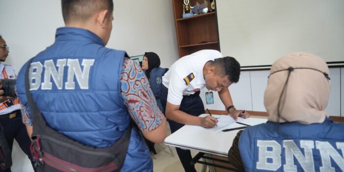 KAI Daop 2 Bandung Bersama BNN Provinsi Jabar Sidak Petugas Pada Angkutan Lebaran 2026, Seluruh Petugas Dinyatakan Bebas Narkoba dan Siap Melayani Pelanggan