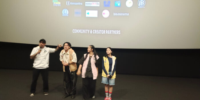 Film Pelangi di Mars menghadirkan petualangan luar angkasa dengan teknologi XR canggih. Screening di Bandung disambut hangat keluarga dan anak-anak.