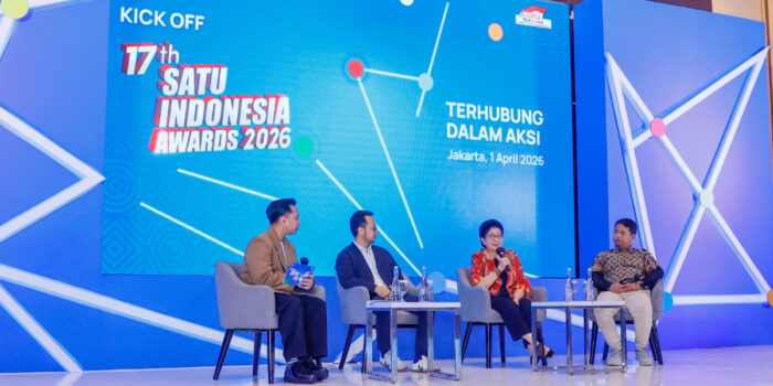 Juri 17th SATU Indonesia Awards 2026 sekaligus Dosen Fakultas Kedokteran Universitas Indonesia Prof. Nila Moeloek (kedua kanan), Penerima Apresiasi SATU Indonesia Awards Tahun 2013 sekaligus Fasilitator Desa Sejahtera Astra Mekanira, Purbalingga, Jawa Tengah, Rizki Dwi Rahmawan (kanan), dan Head of Brand Communications Astra Yudha Prasetya (kedua kiri) saat sesi bincang inspiratif AstraTalks: 17th SATU Indonesia Awards 2026, pada hari ini (1/4).