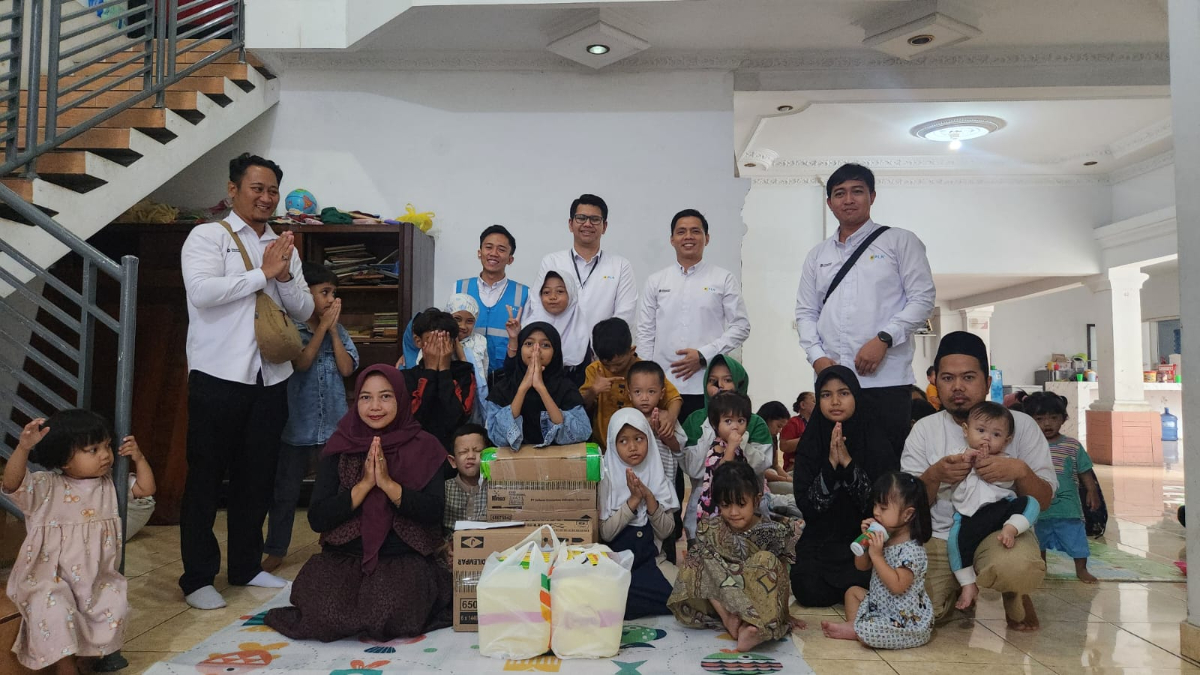 Suasana Idul Fitri, PLN UP3 Bandung Salurkan Bantuan Sosial ke Panti Asuhan Saminya Amal Insani