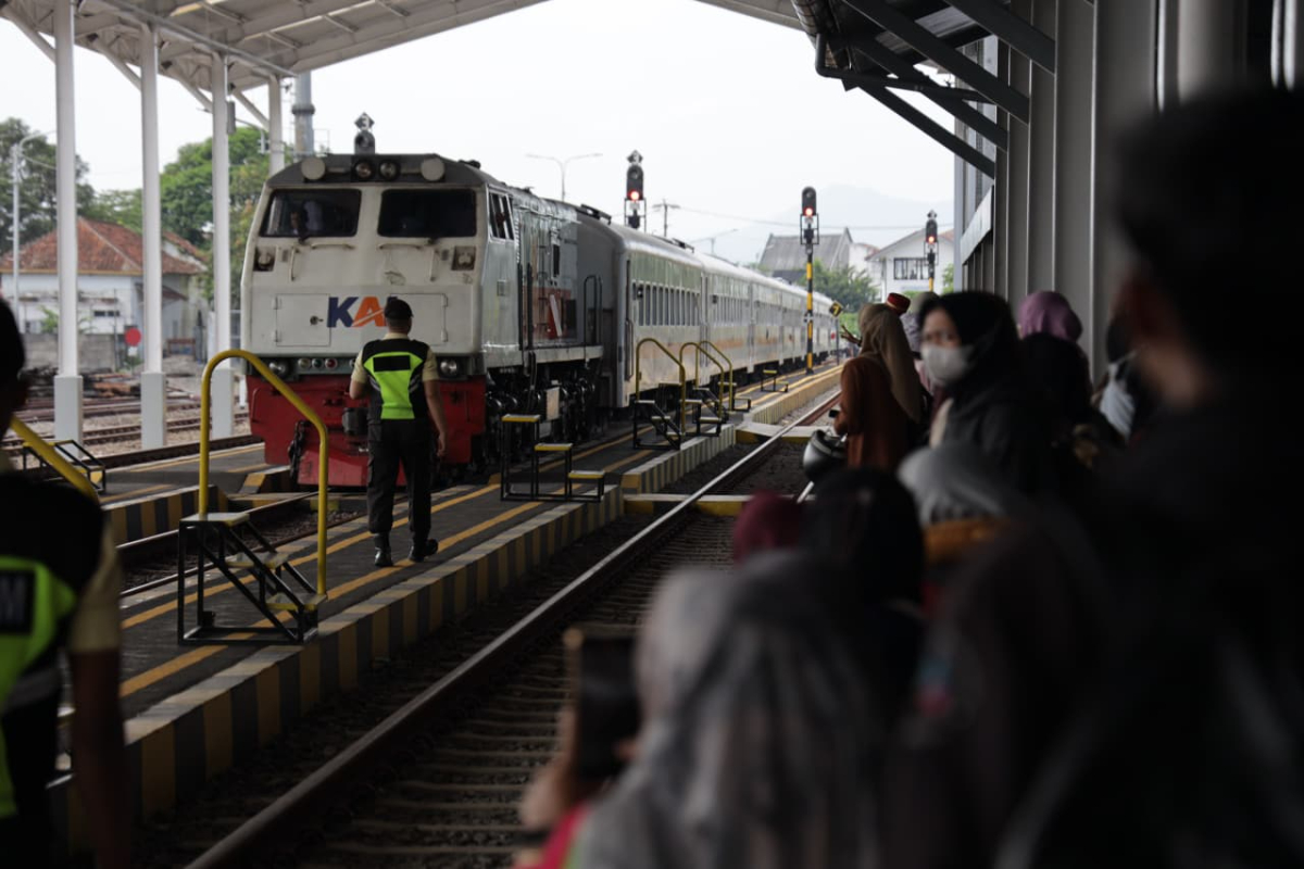 Pengguna Commuter Line Bandung Tembus 1,4 Juta Saat Angkutan Lebaran 2026, Naik 6 Persen dari Tahun Lalu