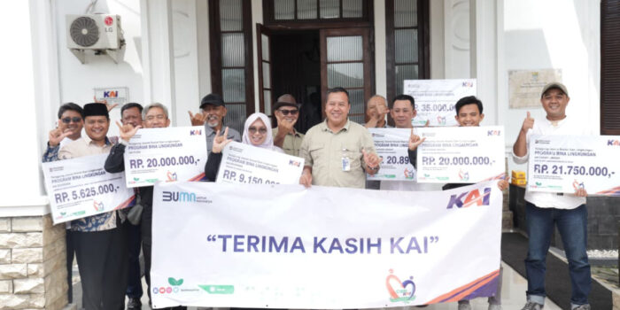 KAI Daop 2 Bandung Salurkan TJSL Lebih dari Rp1,1 Miliar di Tahun 2025