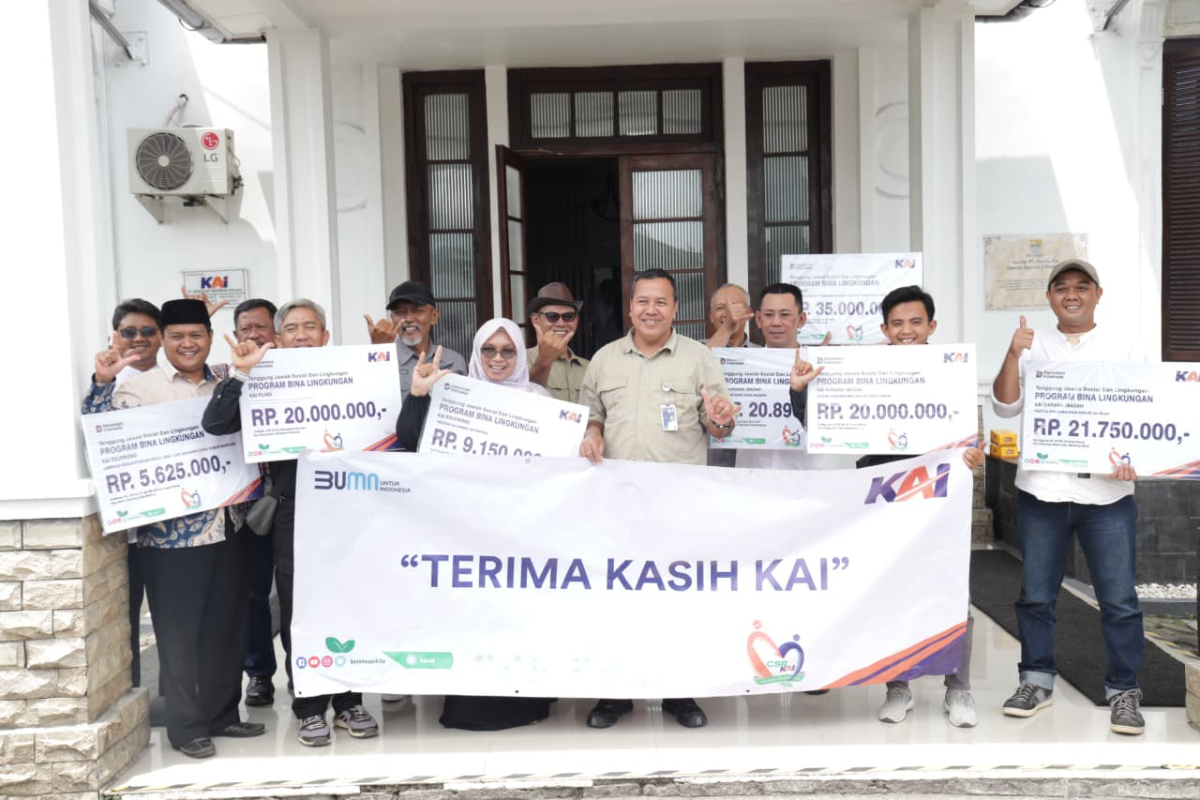 KAI Daop 2 Bandung Salurkan TJSL Lebih dari Rp1,1 Miliar di Tahun 2025