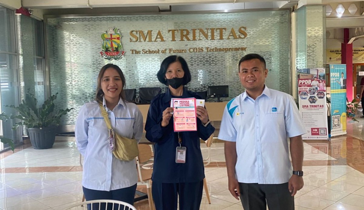 PLN ULP Bandung Barat Gelar Sosialisasi Keselamatan Ketenagalistrikan di SMA Trinitas Bandung di Tengah Tingginya Curah Hujan