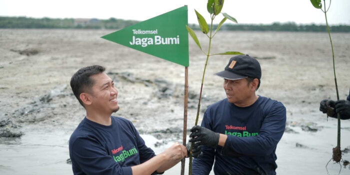 Peringati Hari Bumi 2026, Telkomsel hadirkan kompetisi inovasi hijau, talkshow lingkungan, dan program tukar poin jadi pohon.