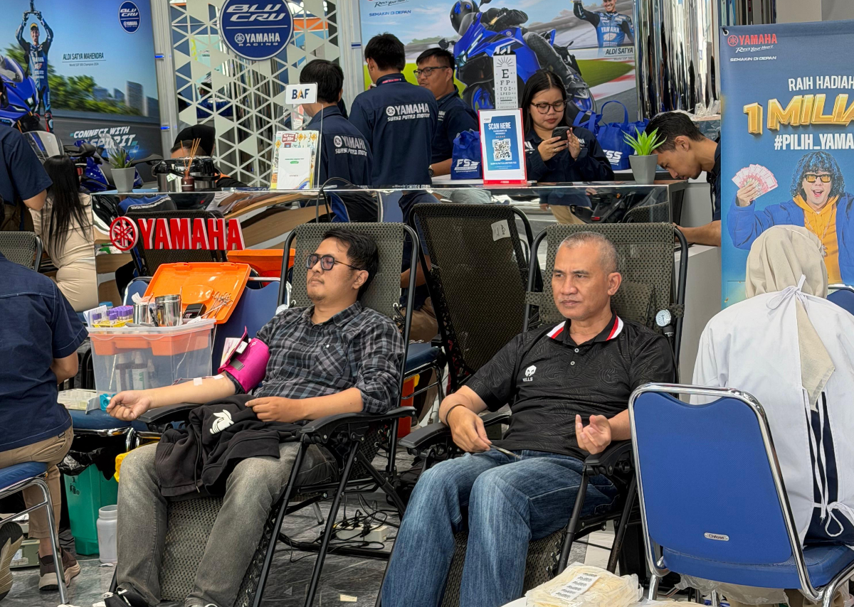 Yamaha Jawa Barat bersama PMI Kota Bandung menggelar donor darah dan cek kesehatan gratis, berhasil mengumpulkan 46 kantung darah.