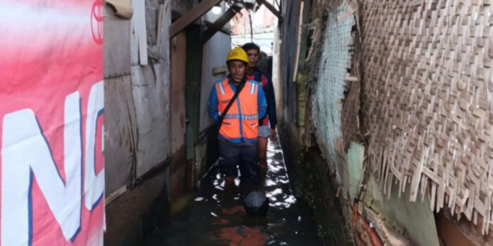 PLN ULP Bandung Selatan Tinjau Siaga Kelistrikan di Dayeuhkolot Terdampak Banjir