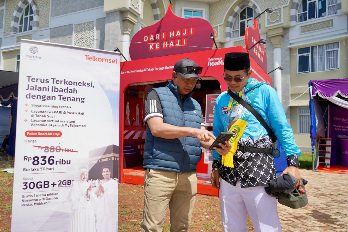 Jemaah Haji dari Kloter JaBar Makin Tenang Beribadah Pakai RoaMAX Haji Telkomsel, Kuota Hingga 42GB, termasuk 2GB di Indonesia + 1GB di 13 Negara Transit