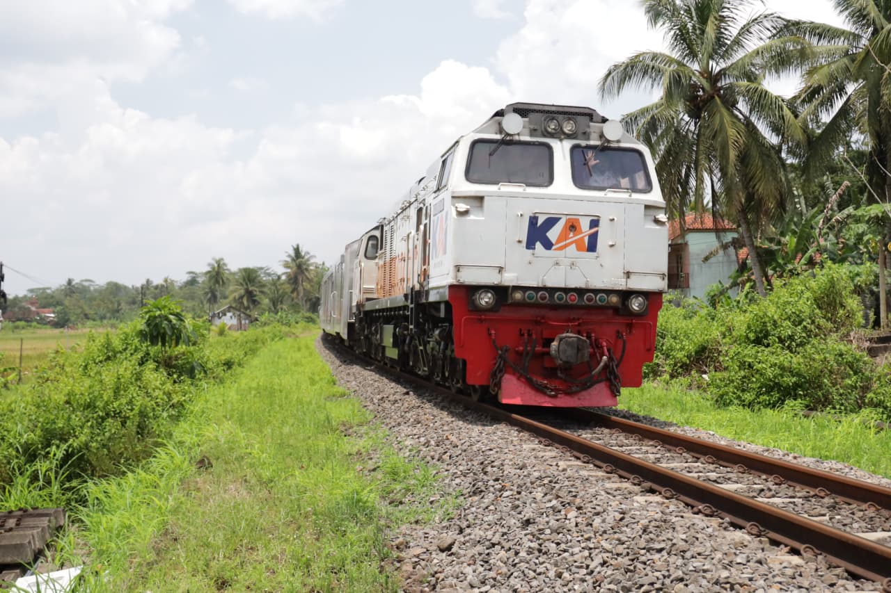 Untuk Keselamatan dan Kelancaran Perjalanan, Sejumlah KA Dialihkan Melewati wilayah Daop 2 Bandung Imbas Gangguan Perjalanan KA di Stasiun Bumiayu
