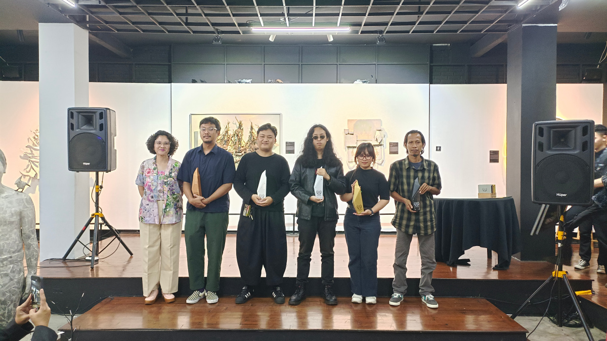 Grey Award 2026 Tegaskan Peran Seniman Muda, 65 Karya Terpilih Tampil di Pameran Monokrom Bandung