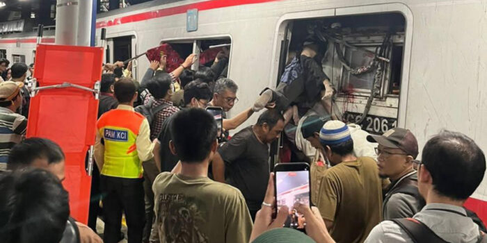 Polda Metro Jaya merilis daftar korban meninggal kecelakaan KA Bekasi Timur yang mencapai 15 orang.