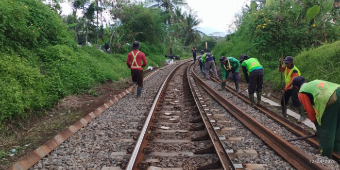 KAI Daop 2 Bandung Ganti 2.800 Meter Rel Untuk Tingkatkan Keselamatan dan Kenyamanan Perjalanan KA