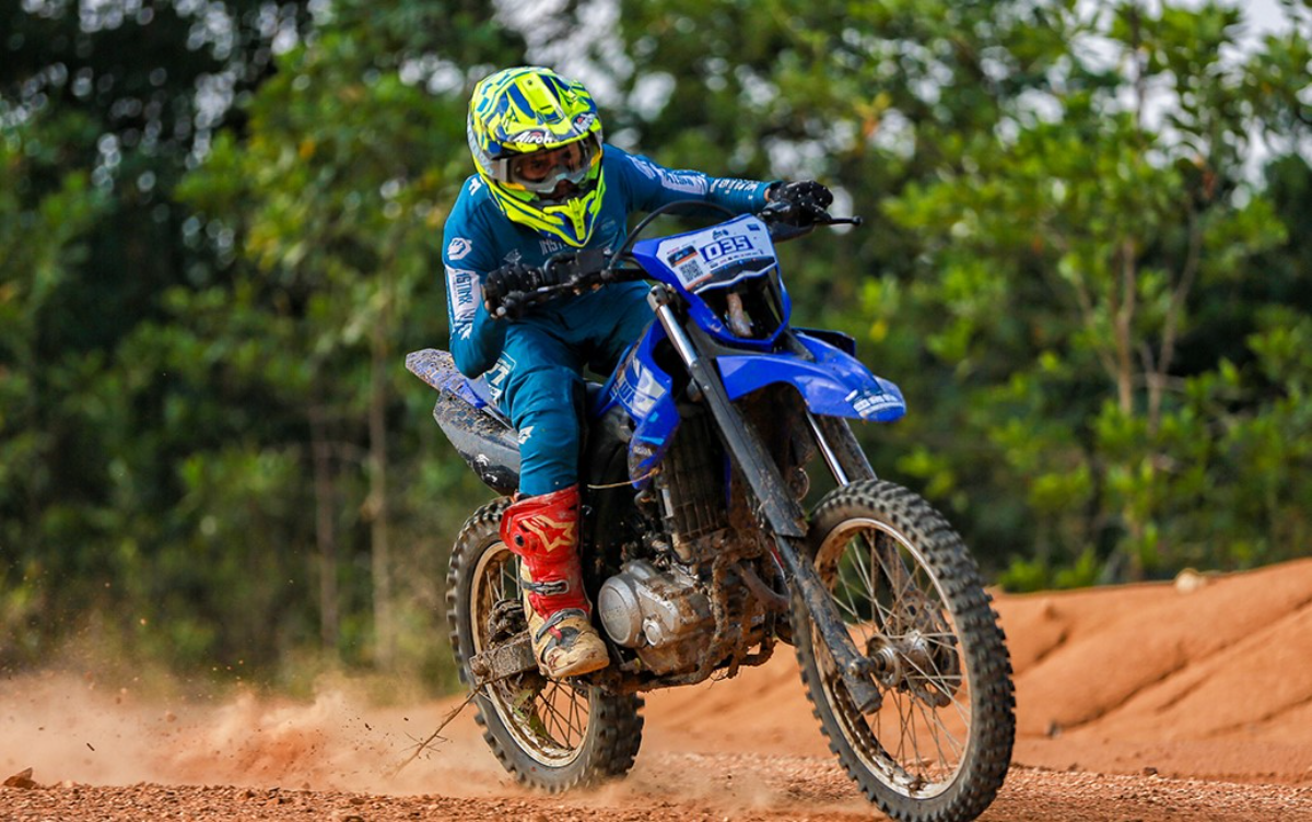 Night Race Perdana Shell BLU CRU Yamaha Enduro Challenge, Sambangi Kalimantan Barat
