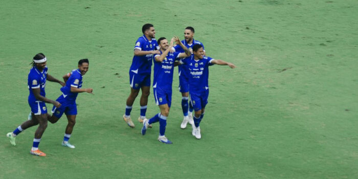 Hasil Persib vs PSIM 1-0 diwarnai laga dramatis. Teja Paku Alam catat penampilan ke-100 bersama Persib