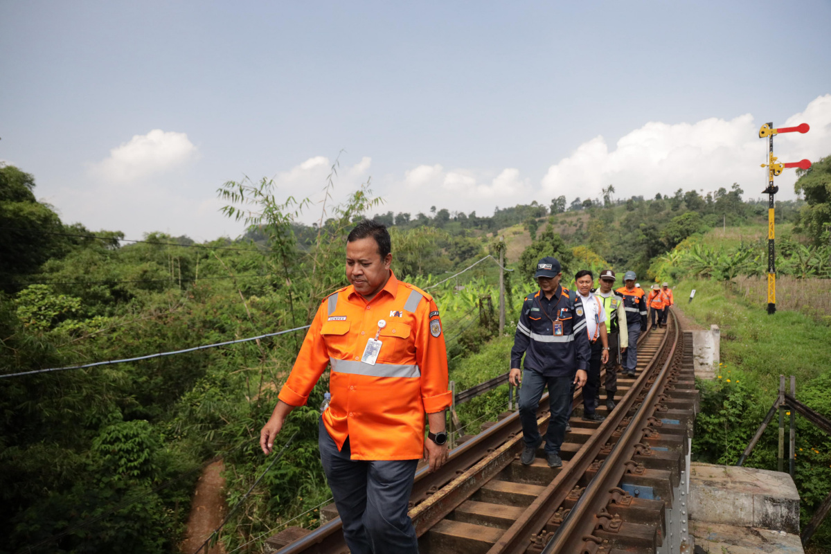 Jajaran Manajemen KAI Daop 2 Bandung Pastikan Keselamatan Perjalanan KA