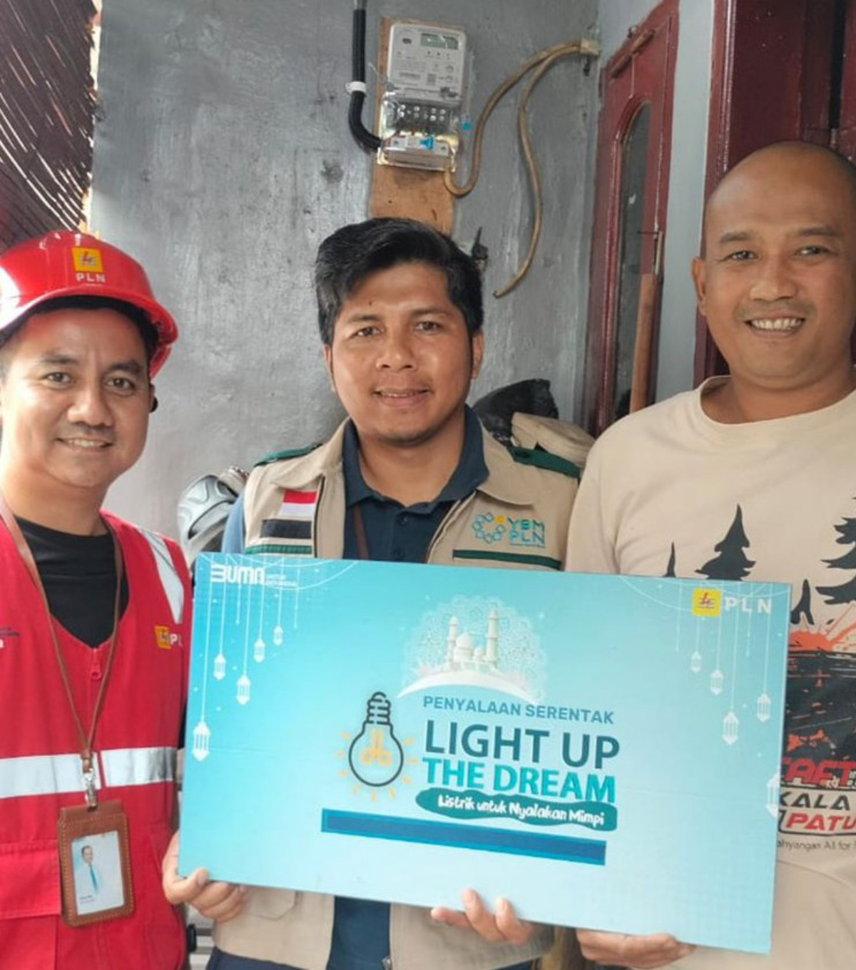 PLN ULP Ujung Berung Hadirkan Terang bagi Warga Melalui Program Jumat Berbagi Cahaya