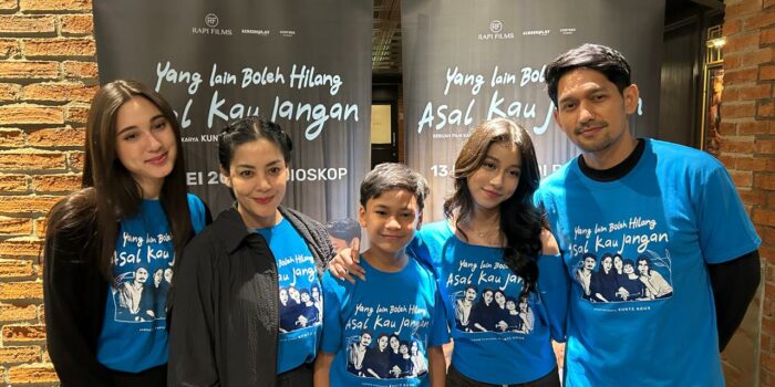 Bikin Haru Satu Bioskop, Film Yang Lain Boleh Hilang Asal Kau Jangan Diserbu Penonton