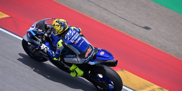 Aldi Satya Mahendra meraih poin di separuh musim ajang World Supersport 2026 tetap terjaga. Rider binaan Yamaha Racing Indonesia itu berhasil mencapai target lagi pada seri 6 yang berlangsung di sirkuit Aragon Spanyol, 29-31 Mei 2026