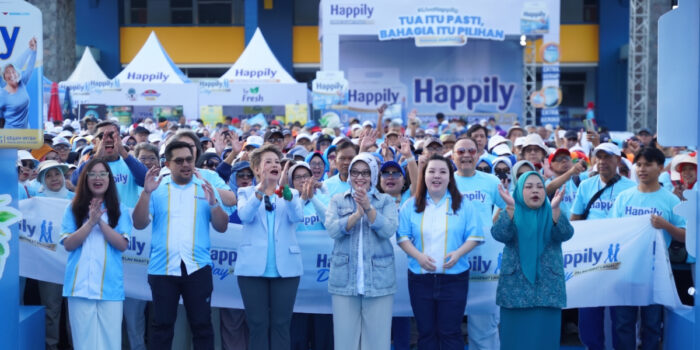 Happily WINGS Care menggelar Happily Day di Bandung bersama 1.000 lansia untuk edukasi inkontinensia urin dan hidup aktif.