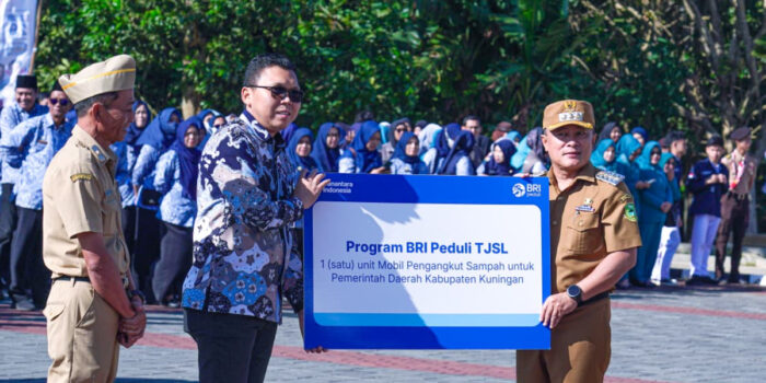 BRI BO Kuningan Perkuat Kepedulian Lingkungan, Serahkan Mobil Pengangkut Sampah dan Salurkan KUR Rp377,7 Miliar