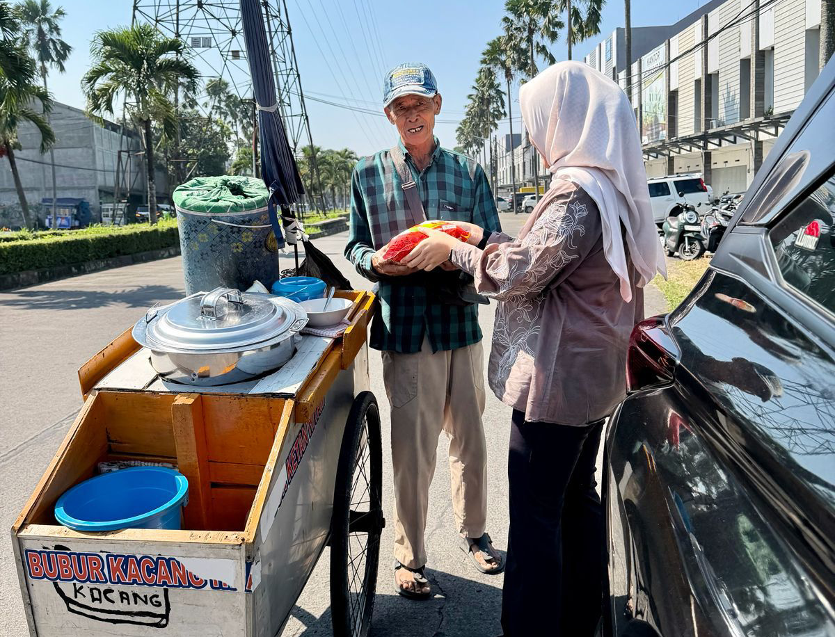 PLN ULP Cijawura Gelar Jumat Berbagi, Dukung UMKM Lokal dan Tebar Manfaat bagi Masyarakat
