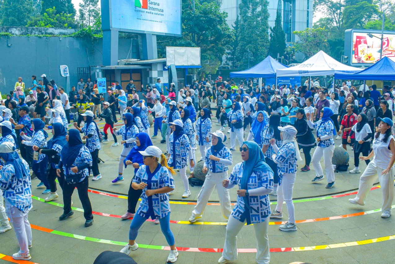 Sapa Warga Bandung di Dago: BRI Manfaatkan Momentum Car Free Day dengan Kemeriahan Aktivasi Olahraga dan Banjir Promo Spesial BRImo