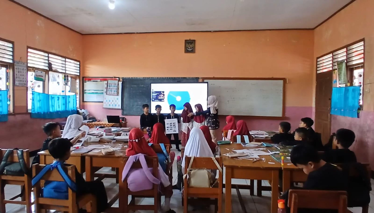 Guru Honorer di Ujung Kelas: Mendidik Tanpa Kepastian di Tengah Janji yang Tak Kunjung Datang