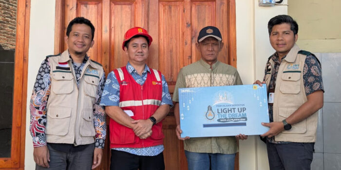 PLN ULP Ujung Berung Wujudkan Kepedulian Sosial Melalui Program Light Up The Dream untuk Masjid Al-Falah