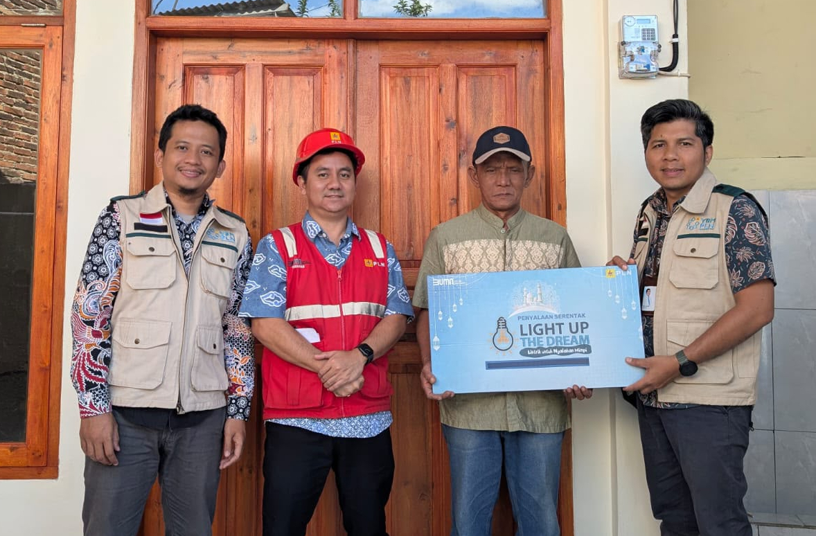 PLN ULP Ujung Berung Wujudkan Kepedulian Sosial Melalui Program Light Up The Dream untuk Masjid Al-Falah